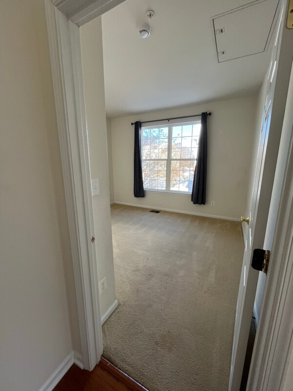 Building Photo - 43935 Hickory Corner Terrace