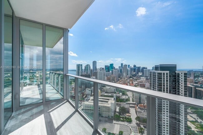 Building Photo - 851 NE 1st Ave