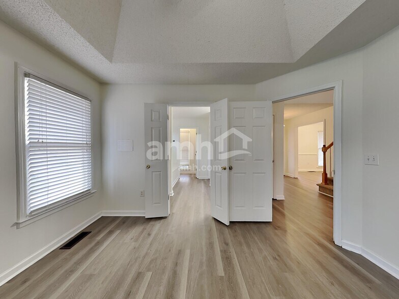 Building Photo - 609 Two Gait Ln