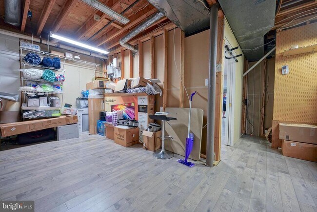 Building Photo - 16 Buckingham Pl