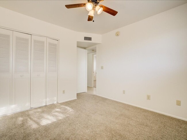 Building Photo - EASTSIDE LOCATION!!!