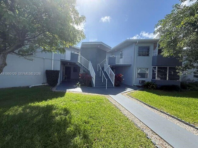 Building Photo - 1663 NE Miami Gardens Dr