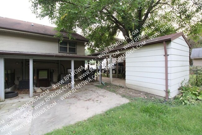 Building Photo - GREAT LOCATION!! 2 Bedroom, 1 Bath Duplex ...