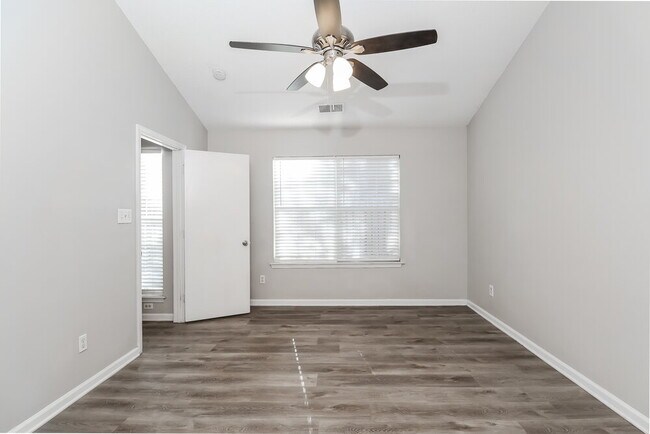 Building Photo - 10509 Brawley Ln