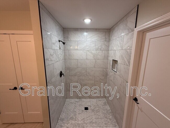 Building Photo - 4886 E Spencer Field Rd