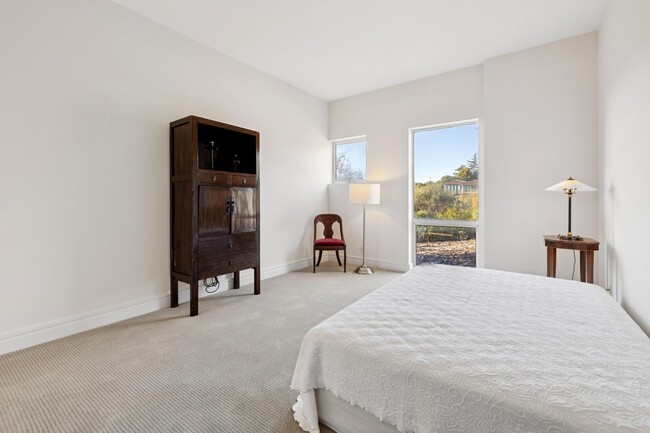 Building Photo - 20 Gilmartin Dr