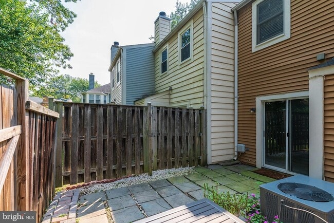 Building Photo - 2133 Whisper Way