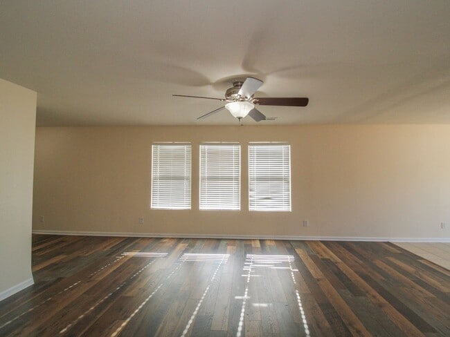 Building Photo - Modern and updated home in desirable East ...