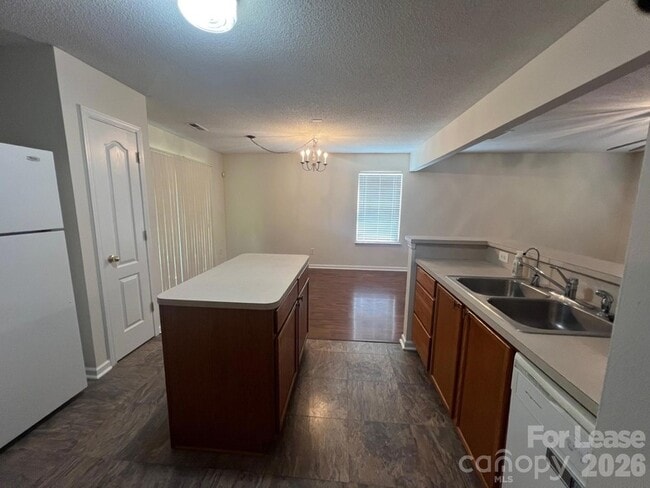 Building Photo - 176 English Hills Dr