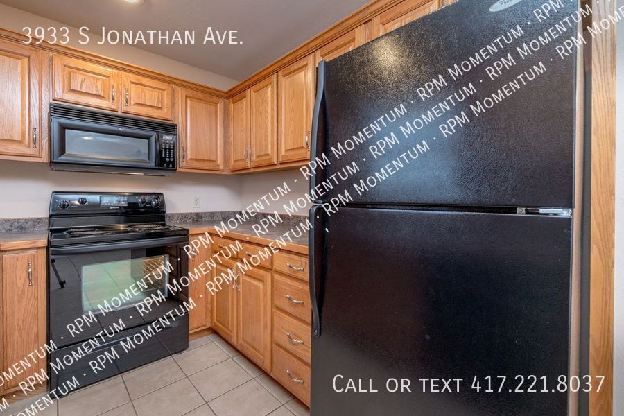 Building Photo - 3933 S Jonathan Ave