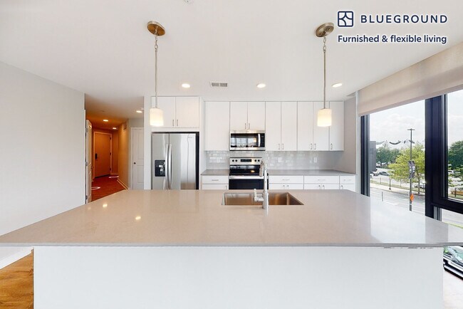 Building Photo - 555 S President St