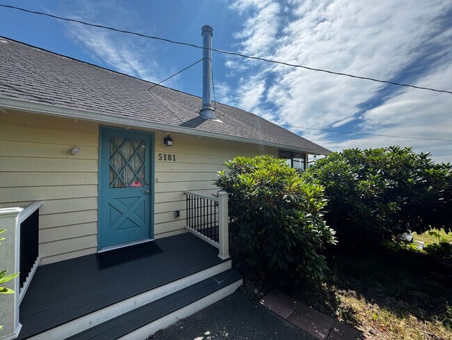 Building Photo - 2 Bedroom + Bonus Room + Loft Hansville Ho...