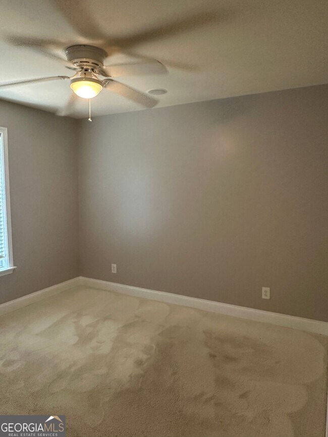 Building Photo - 711 Pine Grove Cir