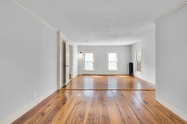 Building Photo - 1070 Enfield St