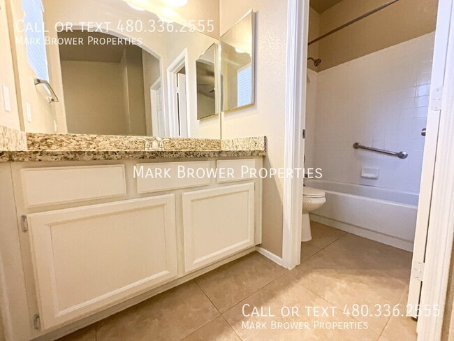 Building Photo - 500 N Roosevelt Ave