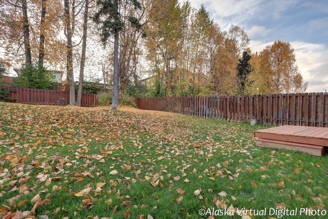 Building Photo - Midtown Spacious 3-Bedroom, 2-Bath Townhome