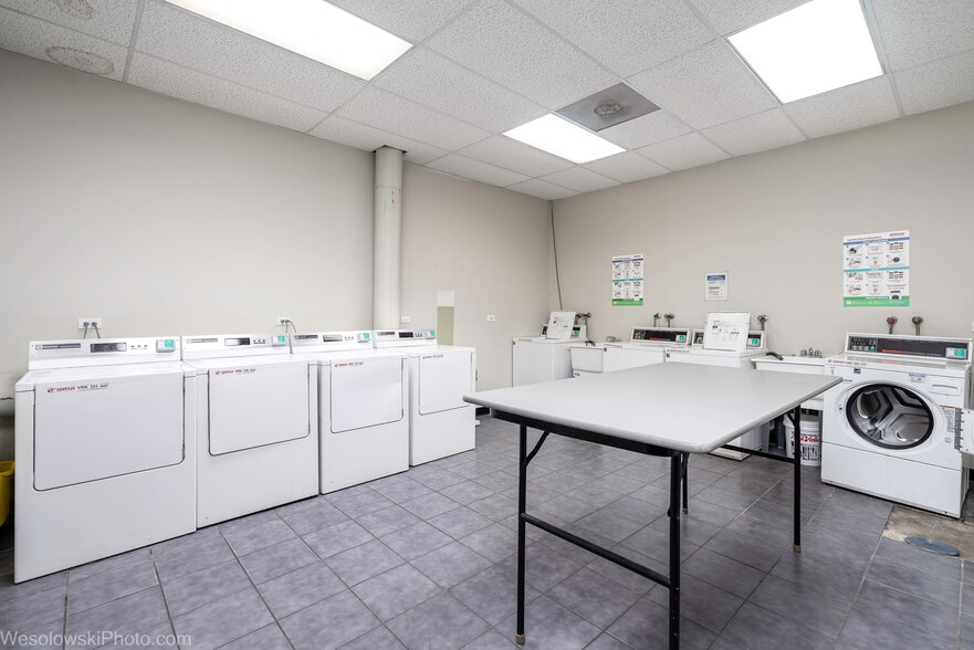 laundry - 4144 N Sheridan Rd