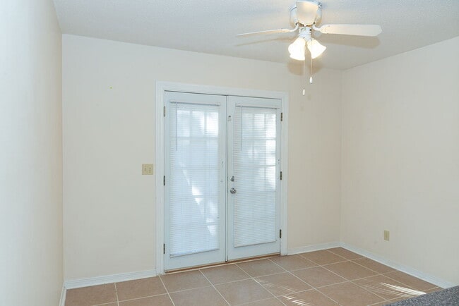 Building Photo - "Charming 3-Bed Oasis in Shalimar with 2 F...