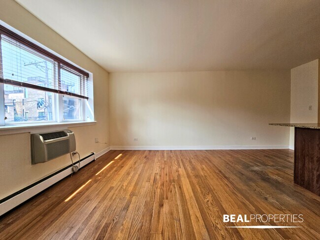 Building Photo - 625 W Wrightwood Ave