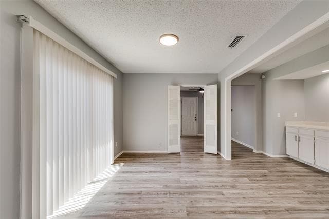 Building Photo - 2814 Meadow Park Dr