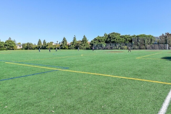 Building Photo - 142 Monaco Dr