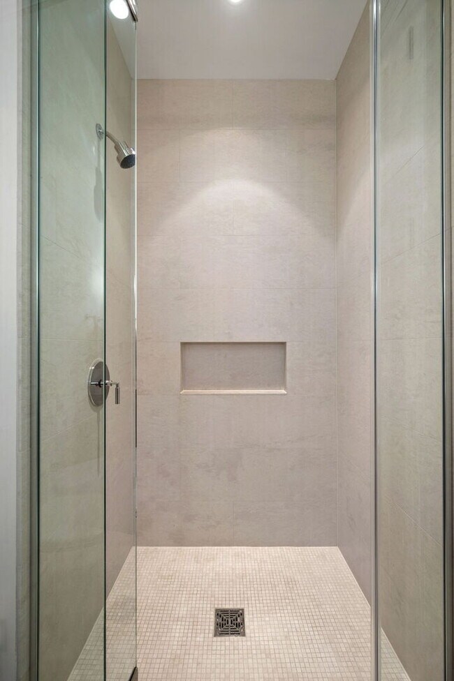 Building Photo - 118 E Erie St