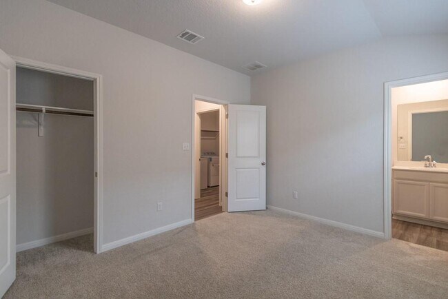 Building Photo - 1605 Gerald Ln