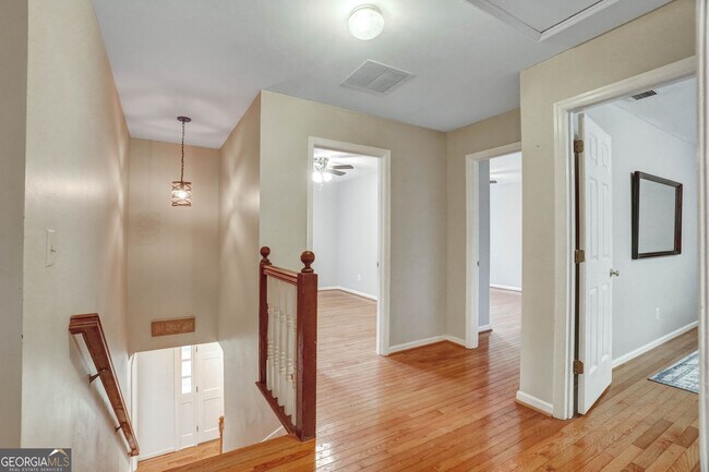 Building Photo - 295 Oakmere Rd