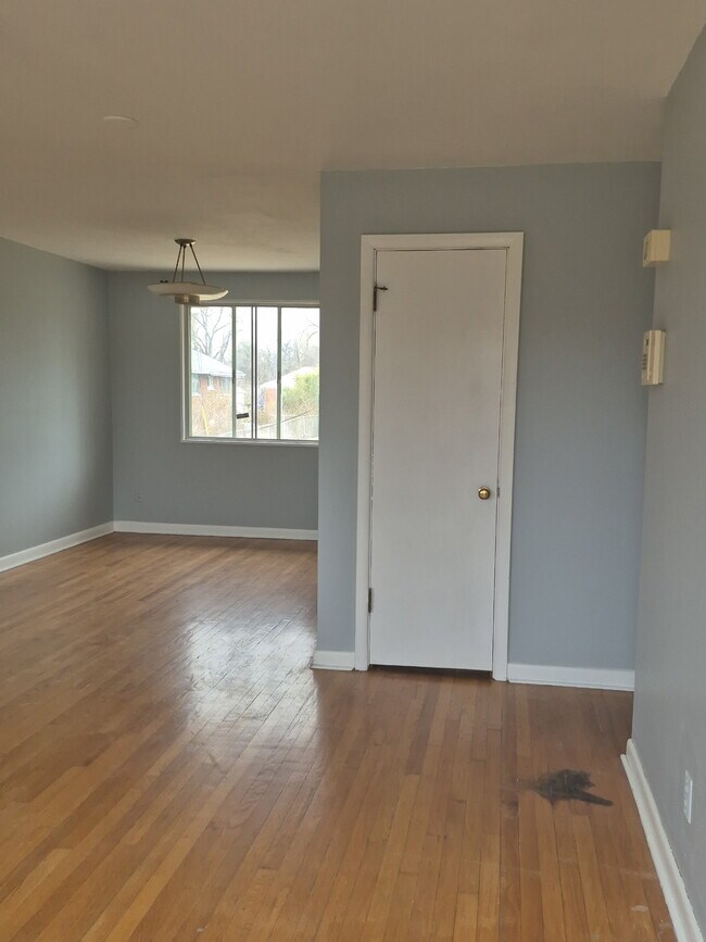 Building Photo - 9352 Bellefontaine Rd