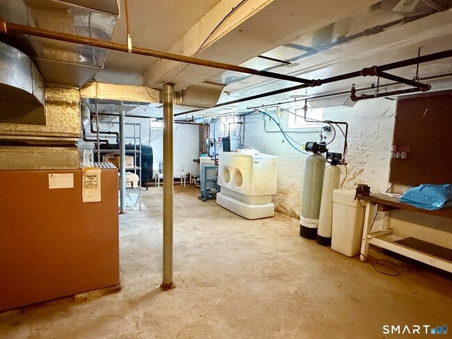 Building Photo - 25 Plymouth Rd