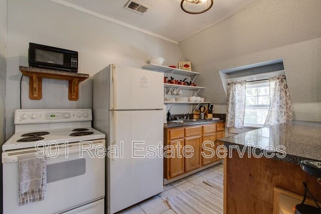 Building Photo - 1954 Manila Ave