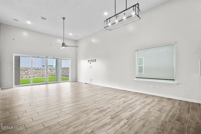 Building Photo - 13757 Villa Vista Ave