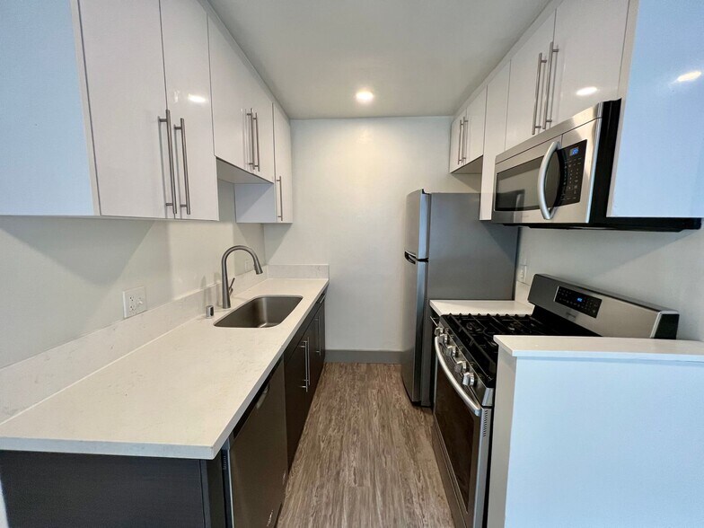 Building Photo - 12727 Matteson Ave