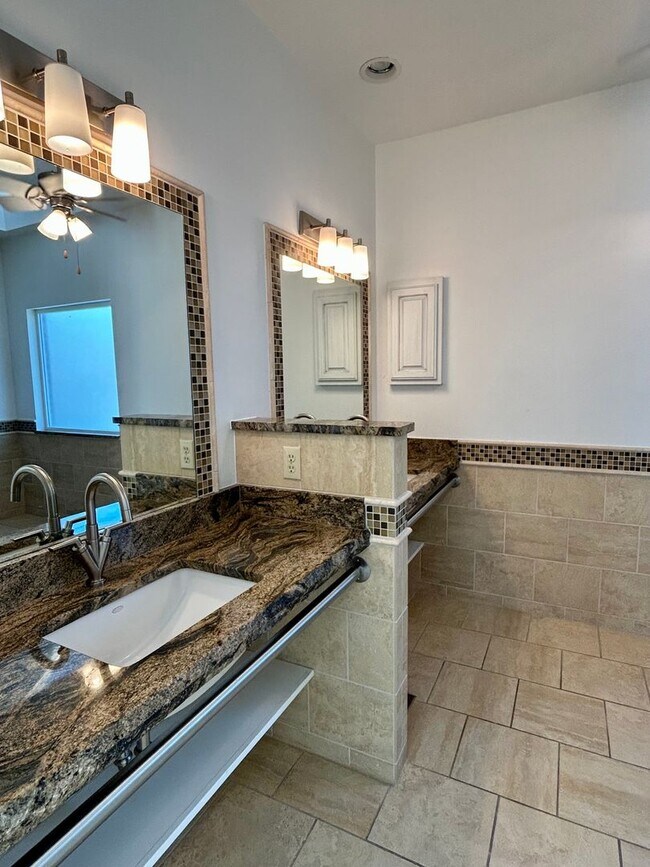 Building Photo - Stunning 4 bedroom, 3 bath home with a pool in beautiful Cedar Ridge!