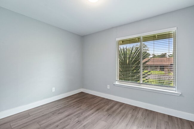 Building Photo - Beautiful 3 bedroom, 2 bathroom home in East Austin!!!