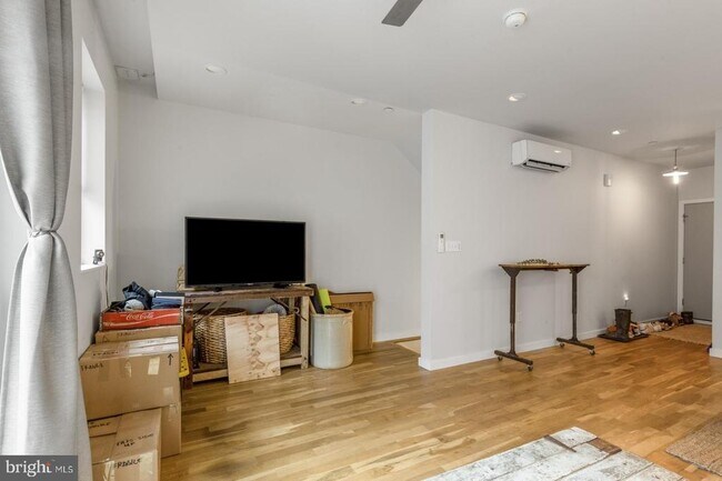 Building Photo - 1306 Hope St