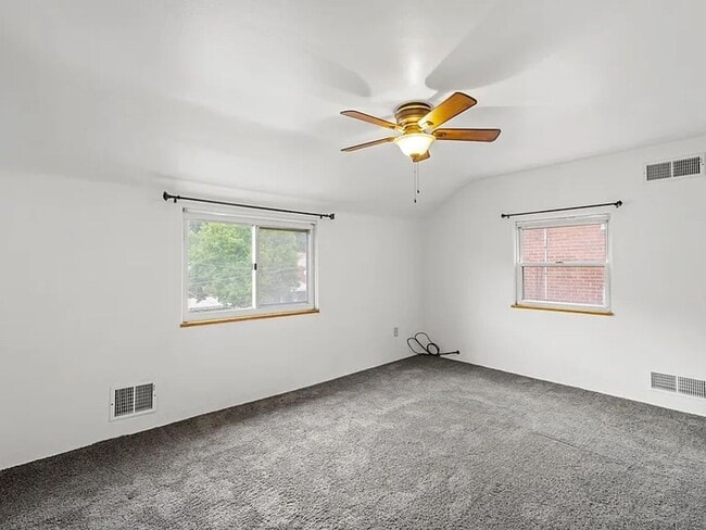 Building Photo - AVAILABLE 6/1! CONVENIENTLY LOCATED 2 BEDR...
