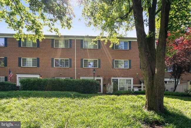 Building Photo - 5250 Maris Ave