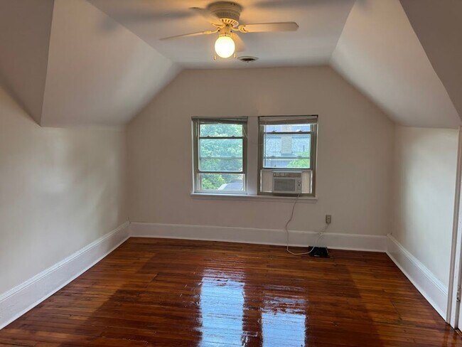 Building Photo - 5603 Fair Oaks St