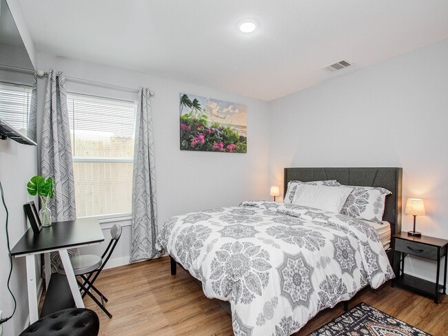 Building Photo - 6610 Haight St