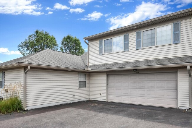 Building Photo - 206 Pioneer Cir
