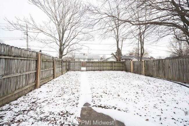 Building Photo - 729 N Bosart Ave