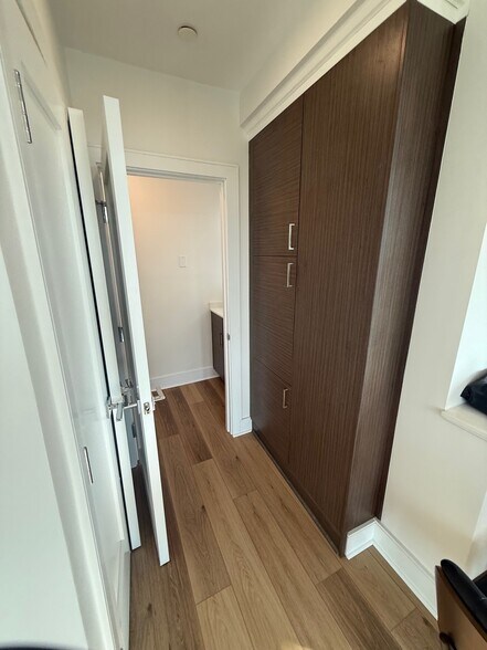 Building Photo - 1948 Washington St