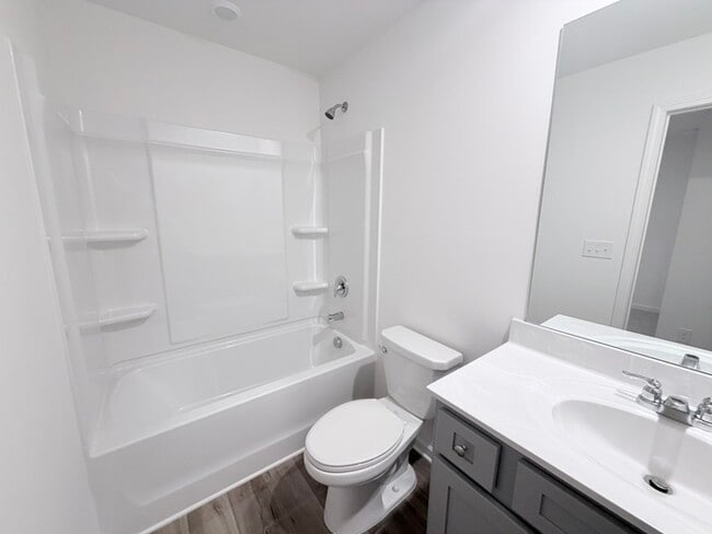 Building Photo - 532 Red Dragon Dr