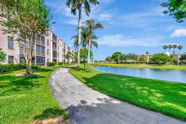 Building Photo - 7280 Amberly Ln