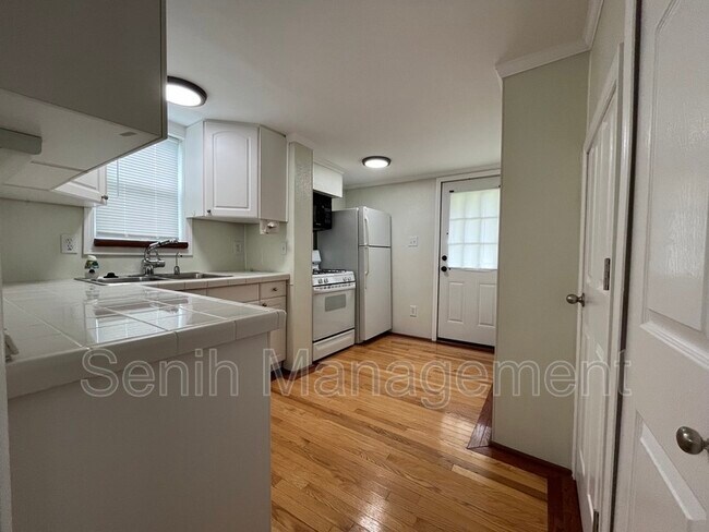 Building Photo - 2527 Hartline Dr