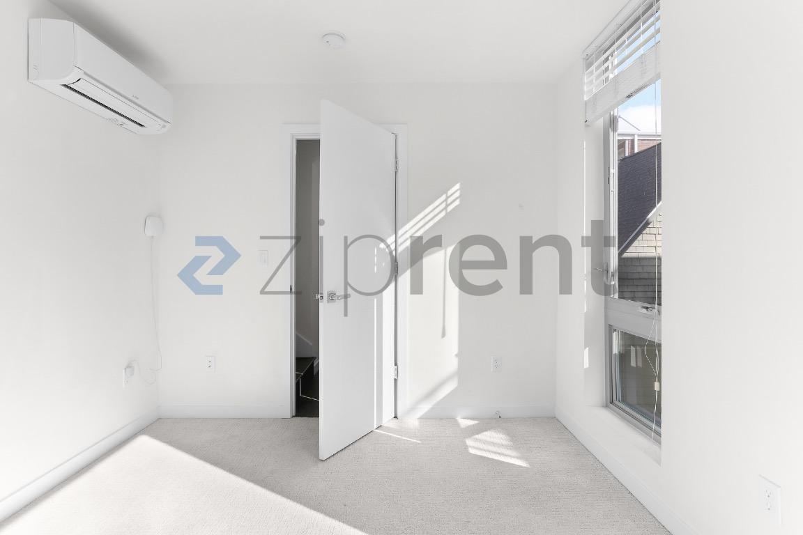 Building Photo - Unit Unit C