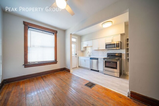 Building Photo - AVAILABLE NOW! Newly Renovated 2 Bedroom T...