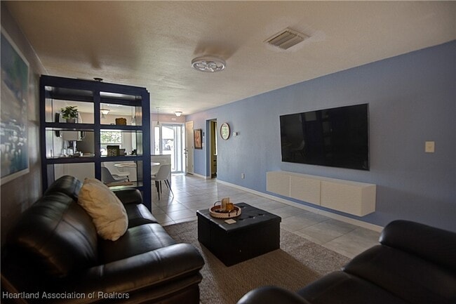 Building Photo - 4702 Mercado Dr