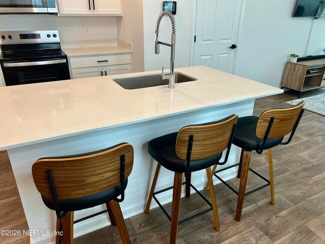 Building Photo - 656 Celtic dr